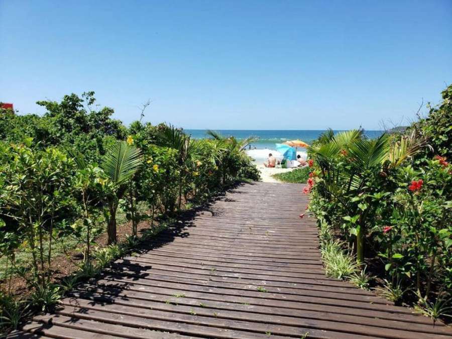 Adorável apartamento na praia c/ ar+wifi+cabo+mais