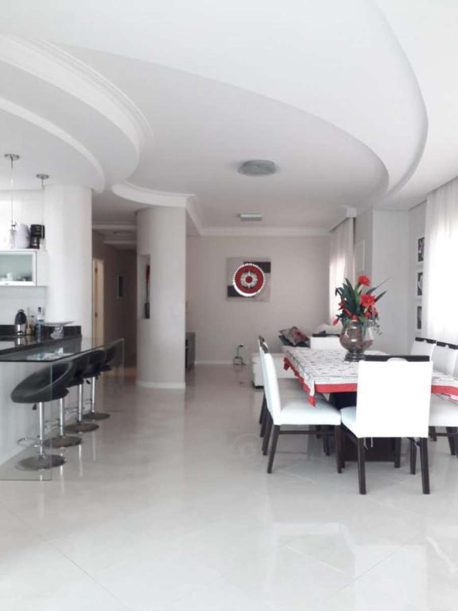 Apartamento em Meia Praia - Quadra Mar 3 Dormitórios 2 Suites
