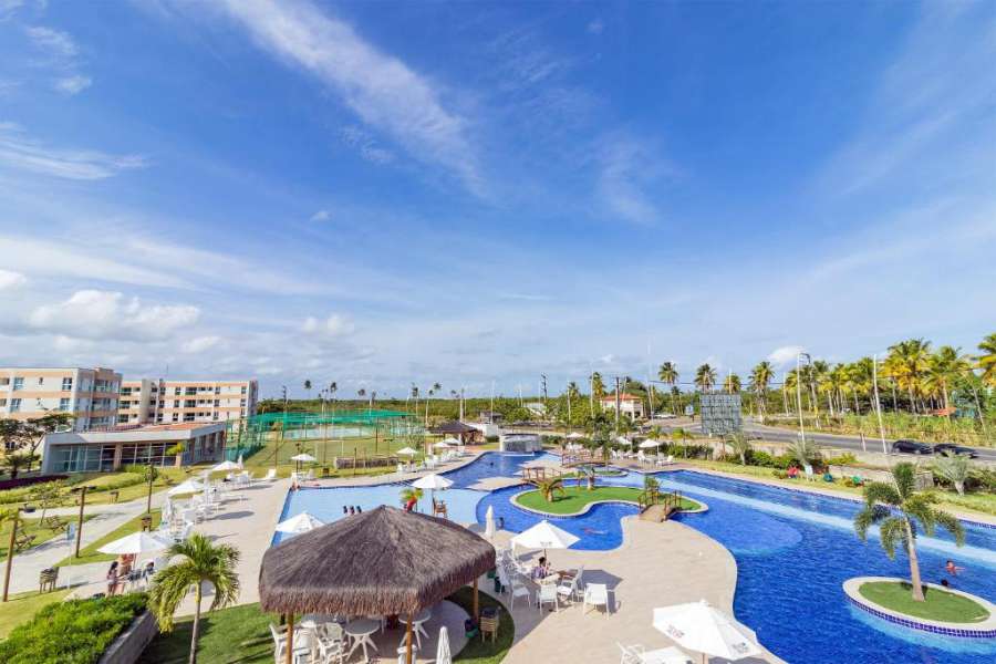 Apartamento decorado e equipado no Muro Alto Clube por Carpediem
