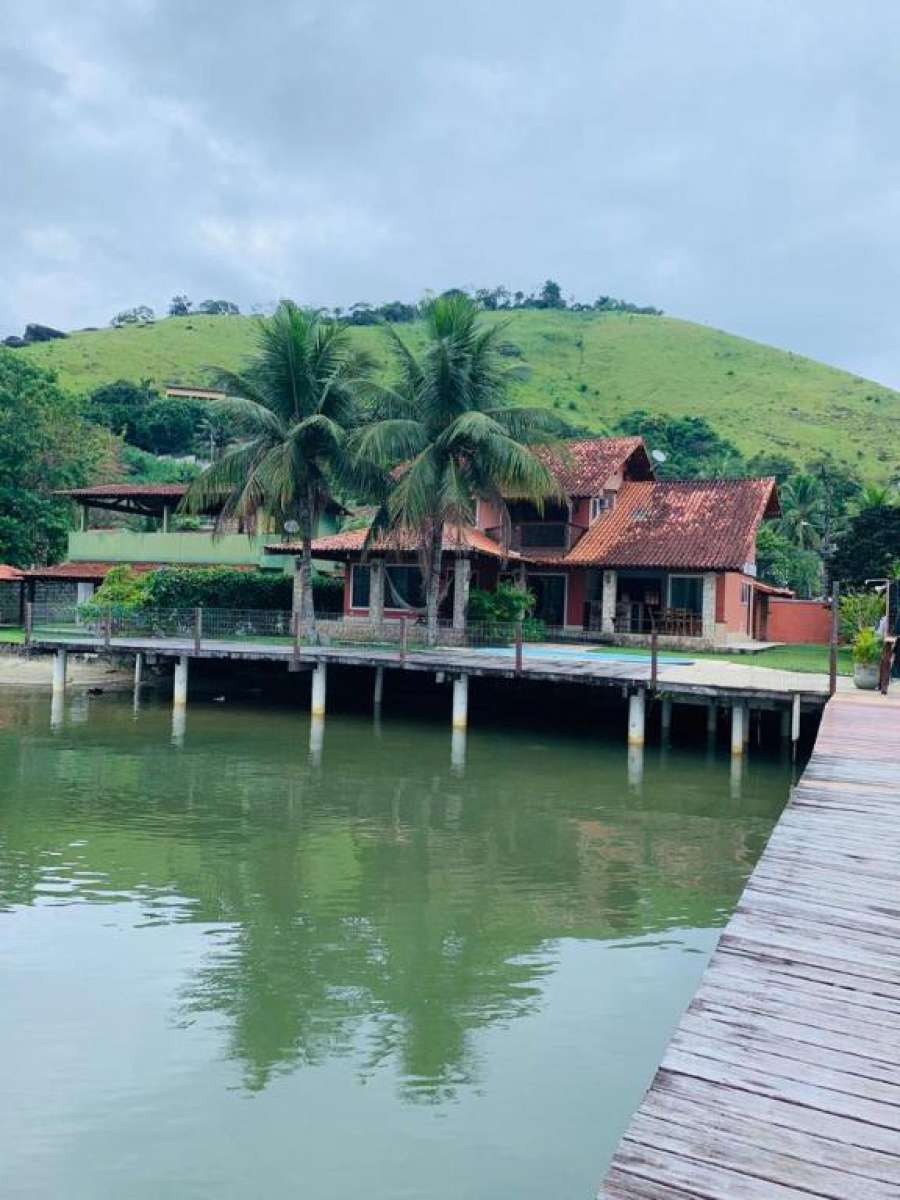 MAGNÍFICA CASA SALMÃO A BAIRA-MAR EM ANGRA.