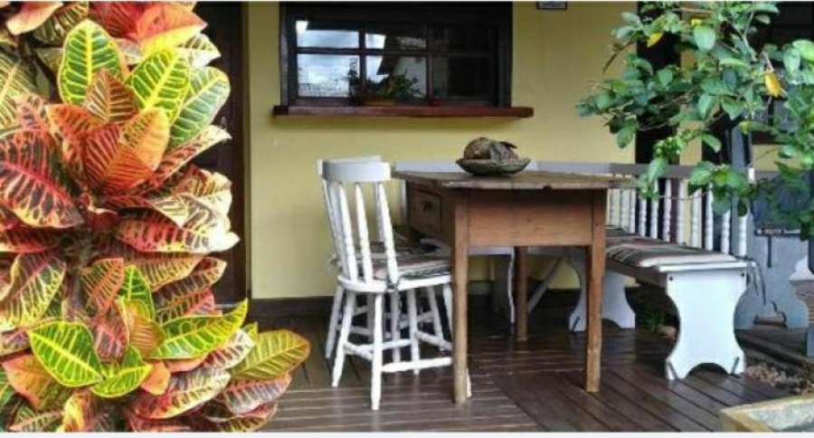Casa em condominio canto direito de Geriba