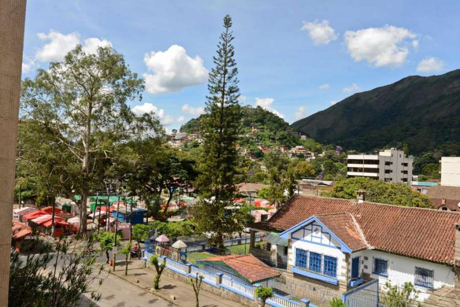 SUPER CASA de 10 suítes no coração de Teresópolis