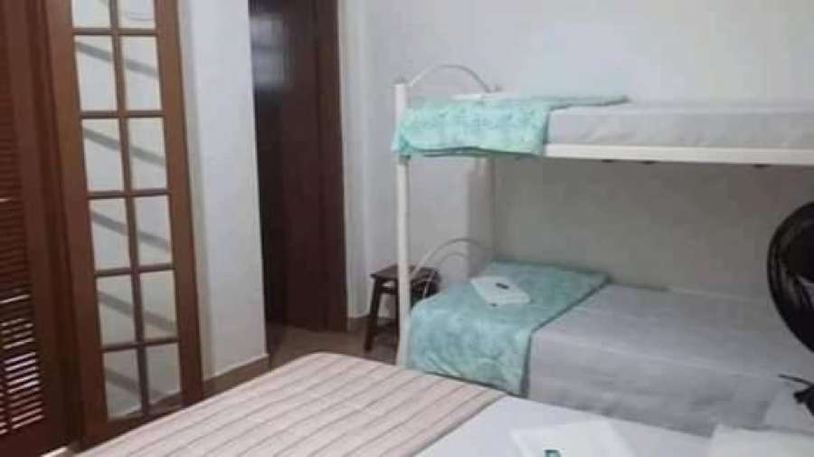 Casa com churrasqueira para 15 pessoas a 30mt do Aquário de Ubatuba