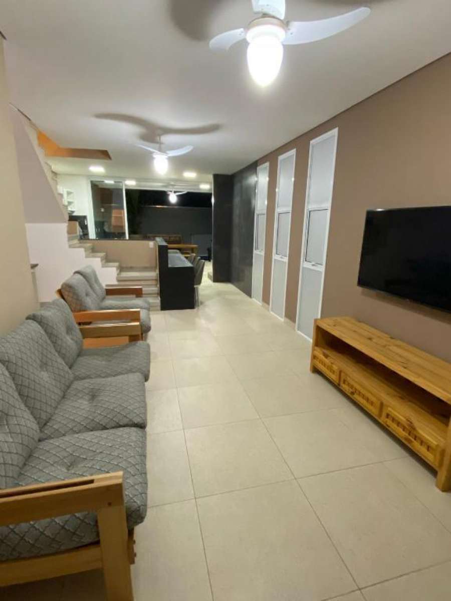 Casa em Juquehy com sua própria piscina!