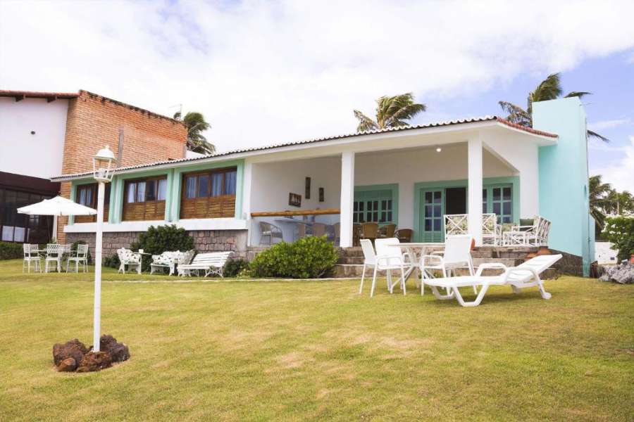Casa dos Bons Ventos com varanda frente mar por Carpediem