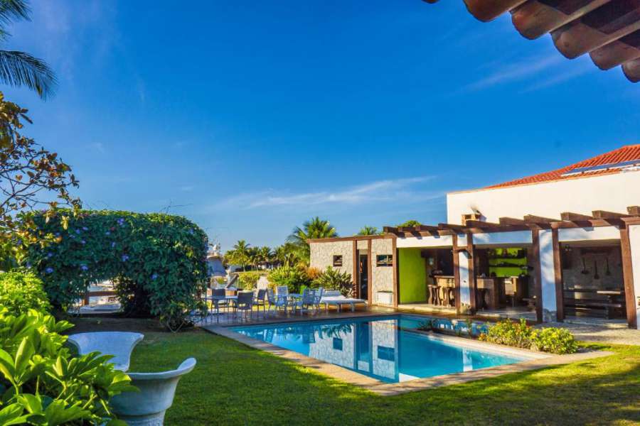 Mansão com piscina e jacuzzi - 9 suites - até 20 pessoas - condomínio fechado
