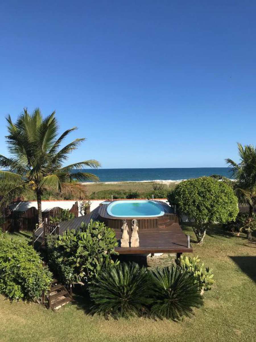 Casa de luxo em frente à praia de Itaúna