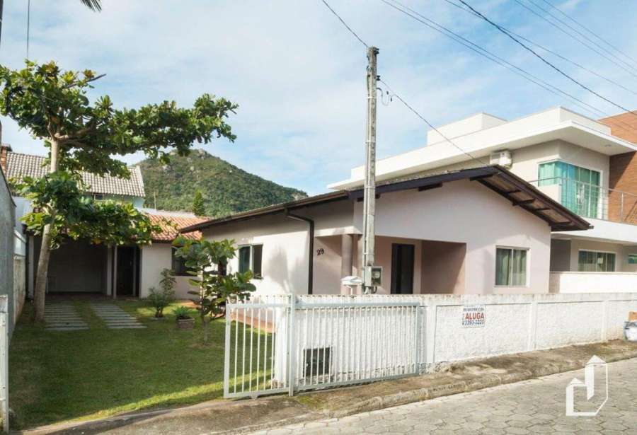 Casa com 03 dormitórios