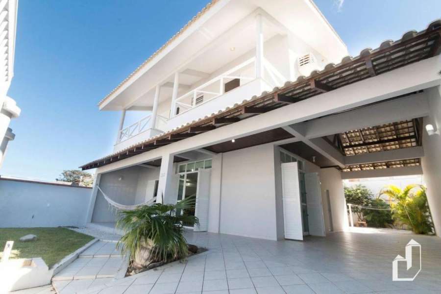 Casa com 05 dormitórios perfeita para toda a família