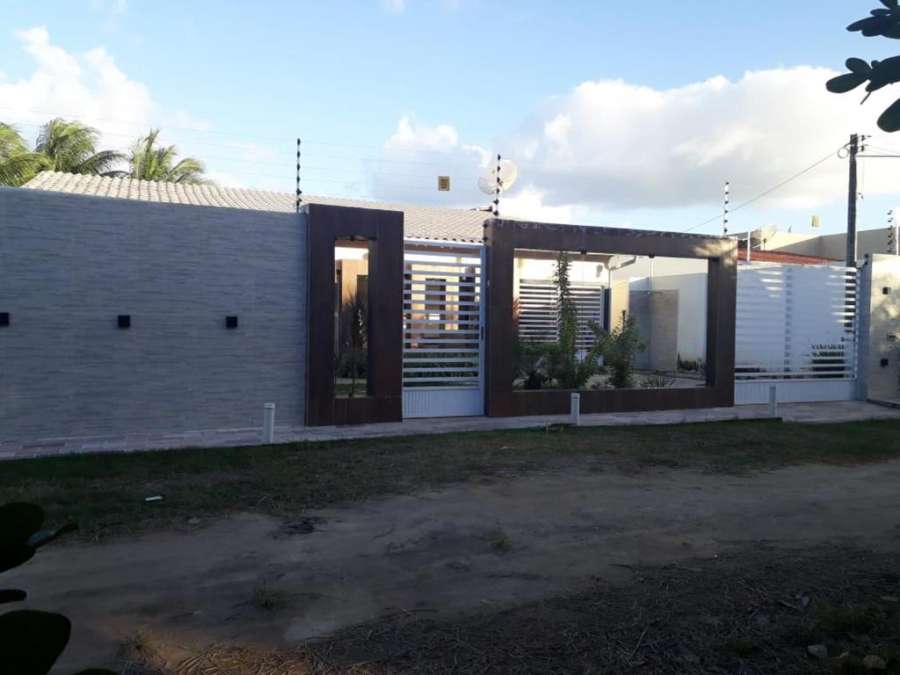 Casa com piscina na Praia de Peroba