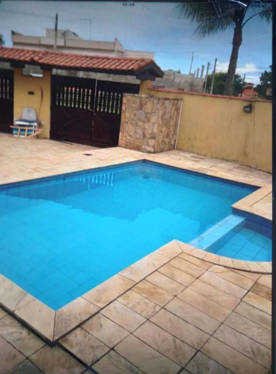 Linda casa com piscina em Itanhaém