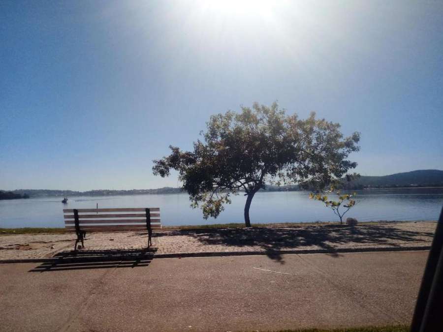 Casa próxima lagoa com Ar e piscina