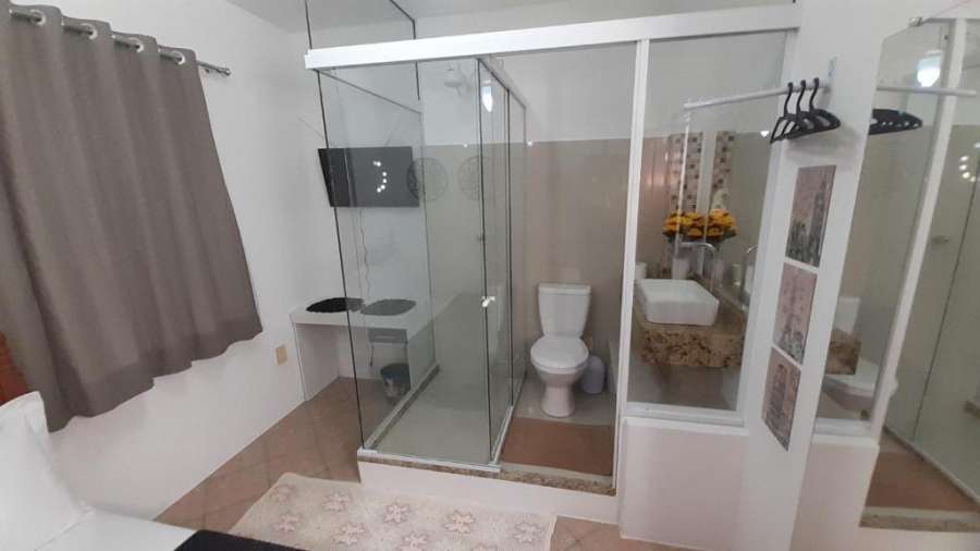 Banheiro de Vidro em Suíte compacta.Centro