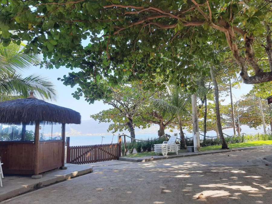 Casa em Condomínio em frente a praia