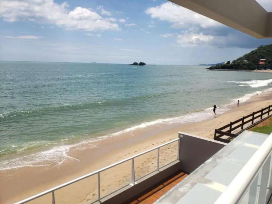Casa de praia de Frente para o mar com Piscina