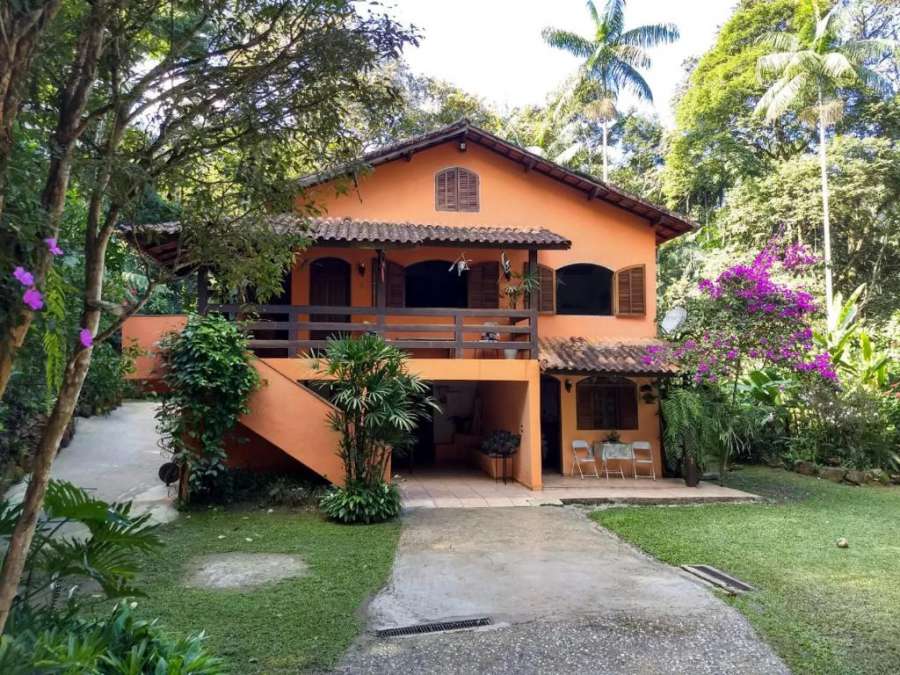 Foto do Casa em penedo com cachoeira