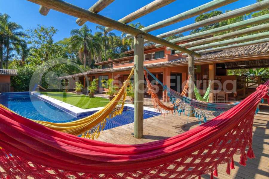 Foto do Casa 3 dormitórios com Piscina e campo de futebol