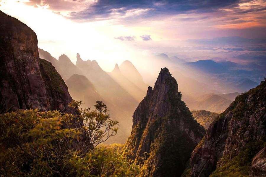 Foto do Suíte privada no meio da natureza serrana.