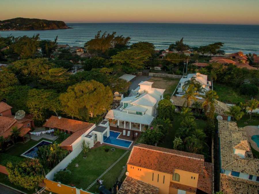 Foto do Mansão Luxuosa com Sete Quartos à Poucos Metros da Praia de Geribá