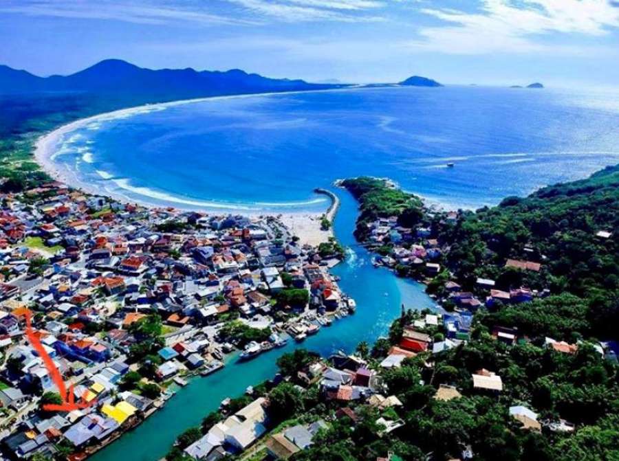 Foto do Maravilhosa casa a beira do canal da barra