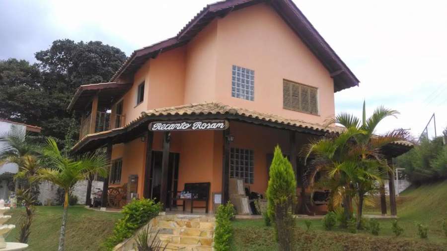 Foto do casa aconchegante com piscina churrasqueira lareira e campinho futebol