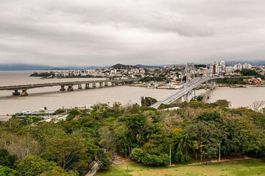 Foto do Apartamento em condomínio com infraestrutura completa e vista para ponte CA16