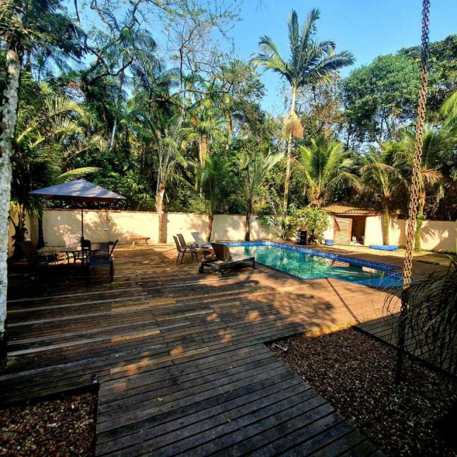 Foto do Ohana Beach House - piscina e natureza.