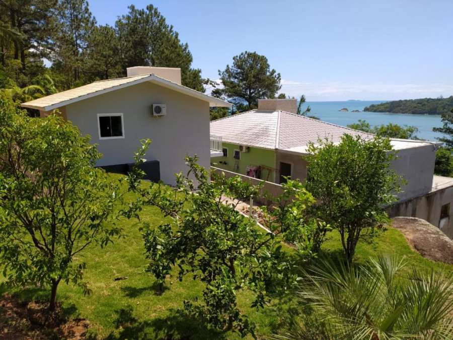 Casa com amplo gramado e vista para o mar Foto do Casa com amplo gramado e vista para o mar