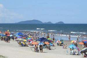 Confortável - 8 Quartos - 300m do mar - Wi-Fi - Localizada em Pontal do Paraná - Leblon Foto do Confortável - 8 Quartos - 300m do mar - Wi-Fi - Localizada em Pontal do Paraná - Leblon