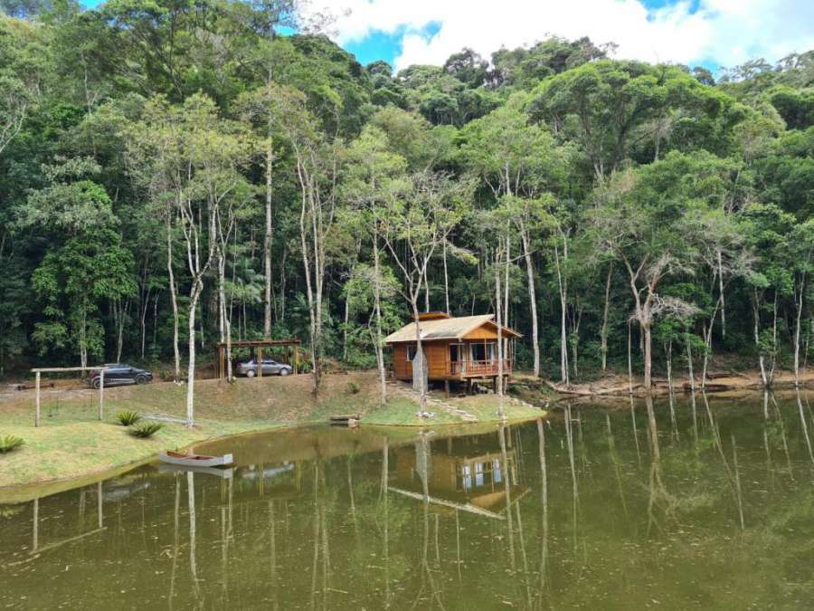 Foto do Chalé c/ lareira mata e lago região de Pedra Azul