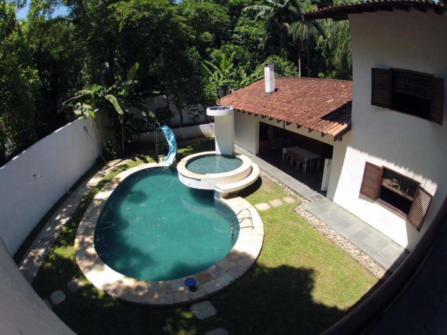 Foto do Linda Casa em Ubatuba Praia do Tenório com piscina a 150 metros do mar .