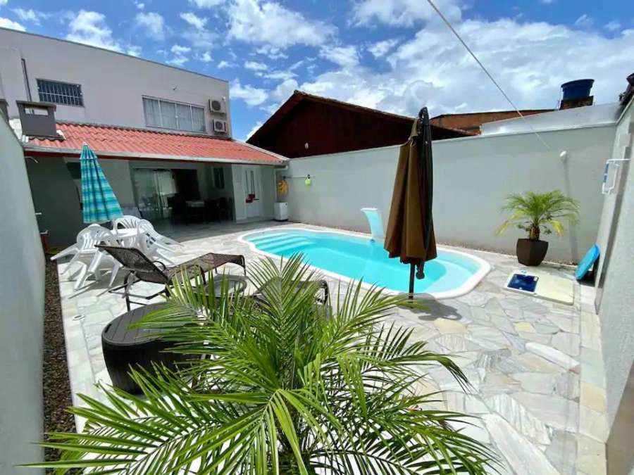 Linda Casa com Piscina em Meia Praia Navegantes Foto do Linda Casa com Piscina em Meia Praia Navegantes