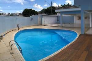 Foto do Confortável residência com piscina vista para mata