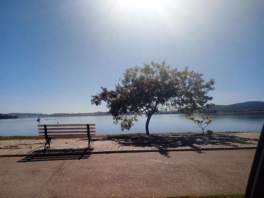 Foto do Casa próxima lagoa com Ar e piscina